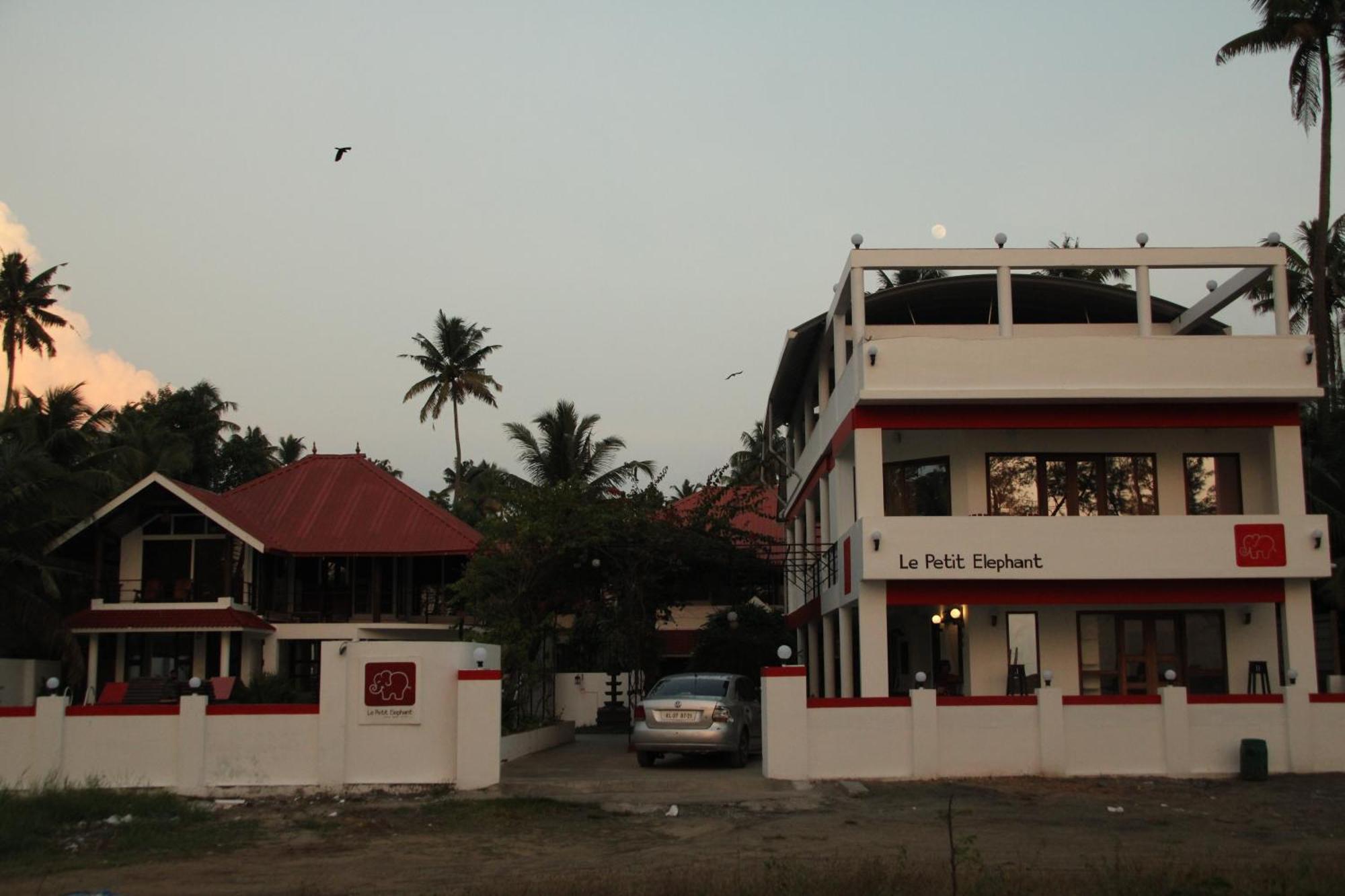 Petit Elephant Cherai Beach Exterior foto